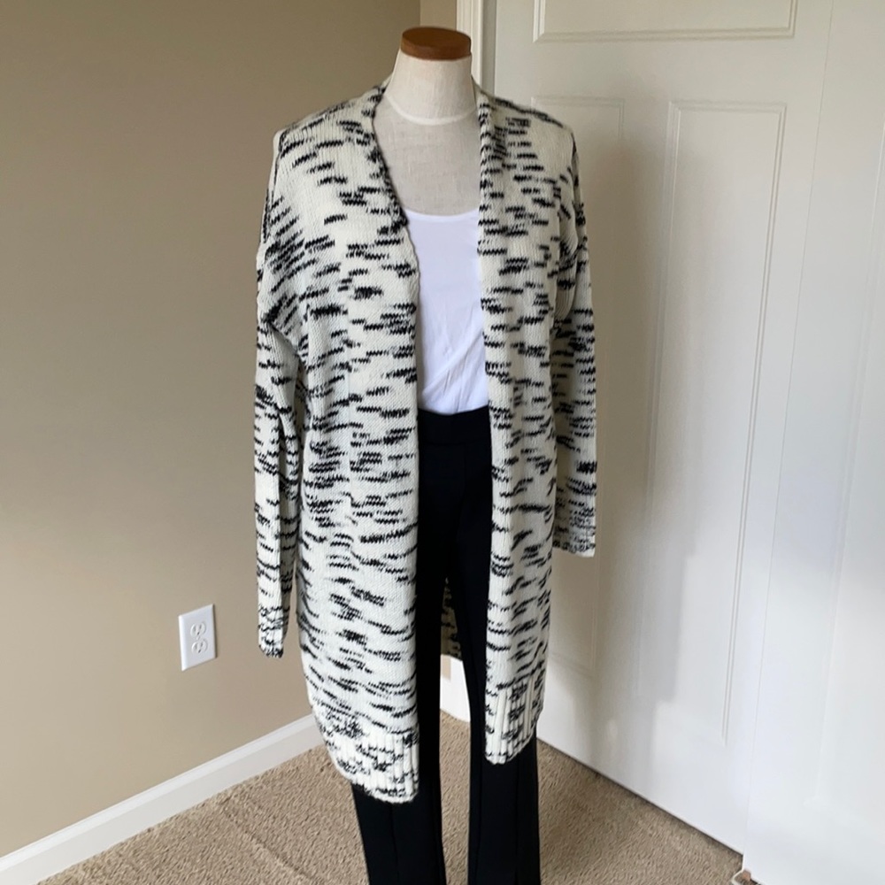 Ann Taylor black and white duster